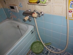 城陽市　水漏れ修理　浴室カラン