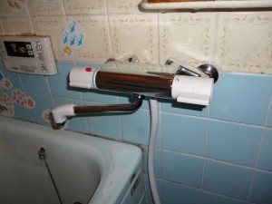 城陽市　水漏れ修理　浴室カラン
