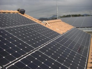 瓦施工　太陽光発電