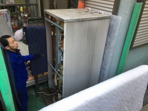 電気温水器の撤去作業