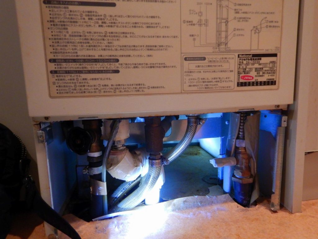 電気温水器から水漏れ