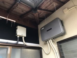 ハイブリッドパワーコンディショナーと接続箱