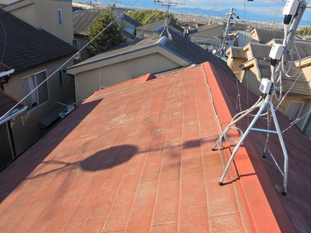 屋根から屋根裏までのアンテナ配線を交換