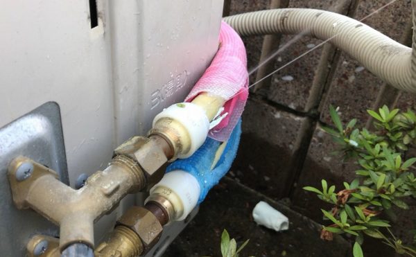 ヒートポンプ配管から水漏れ