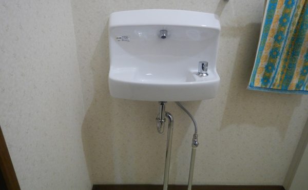 トイレ手洗い器の交換