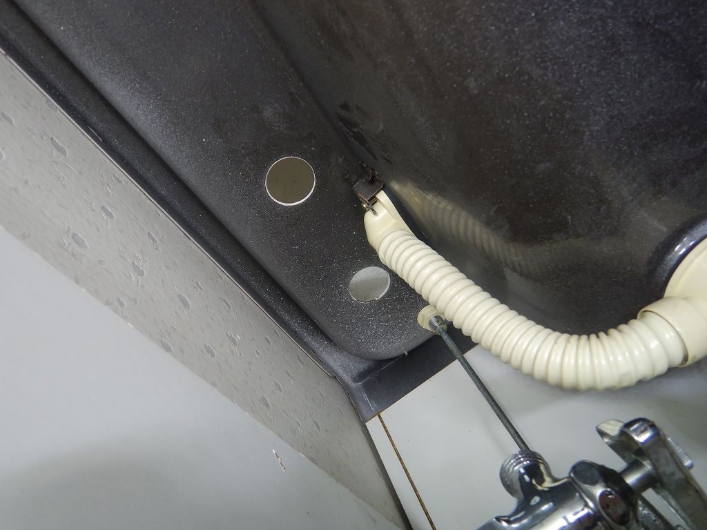 洗面所水栓の取替 (1)