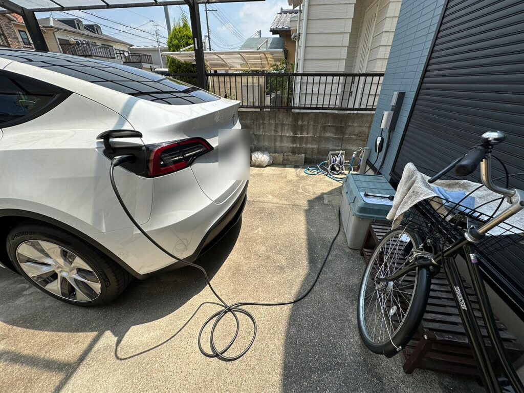 テスラ モバイルコネクター 充電 - 自動車