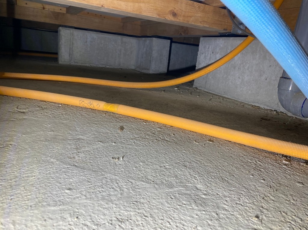 床下配線　電気工事