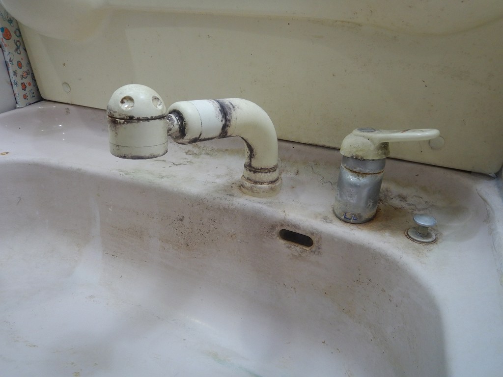 洗面所水栓の取替 (2)