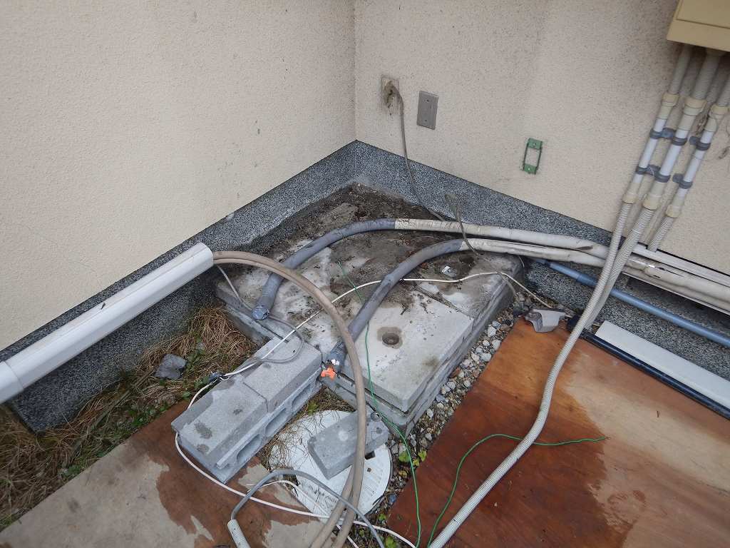 電気温水器を撤去ひた状態