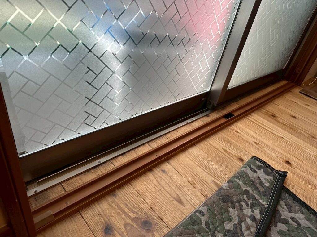 内窓の下枠
