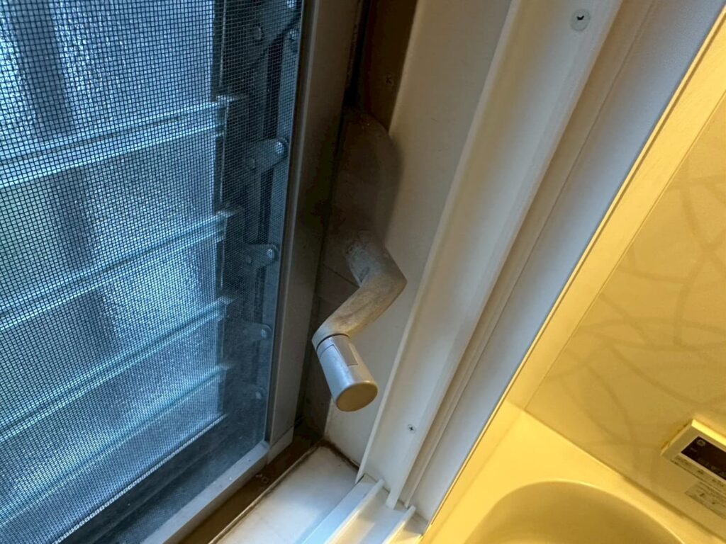 ハンドルで開閉して換気