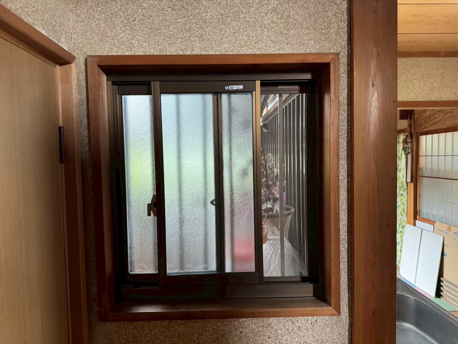 小窓に断熱工事