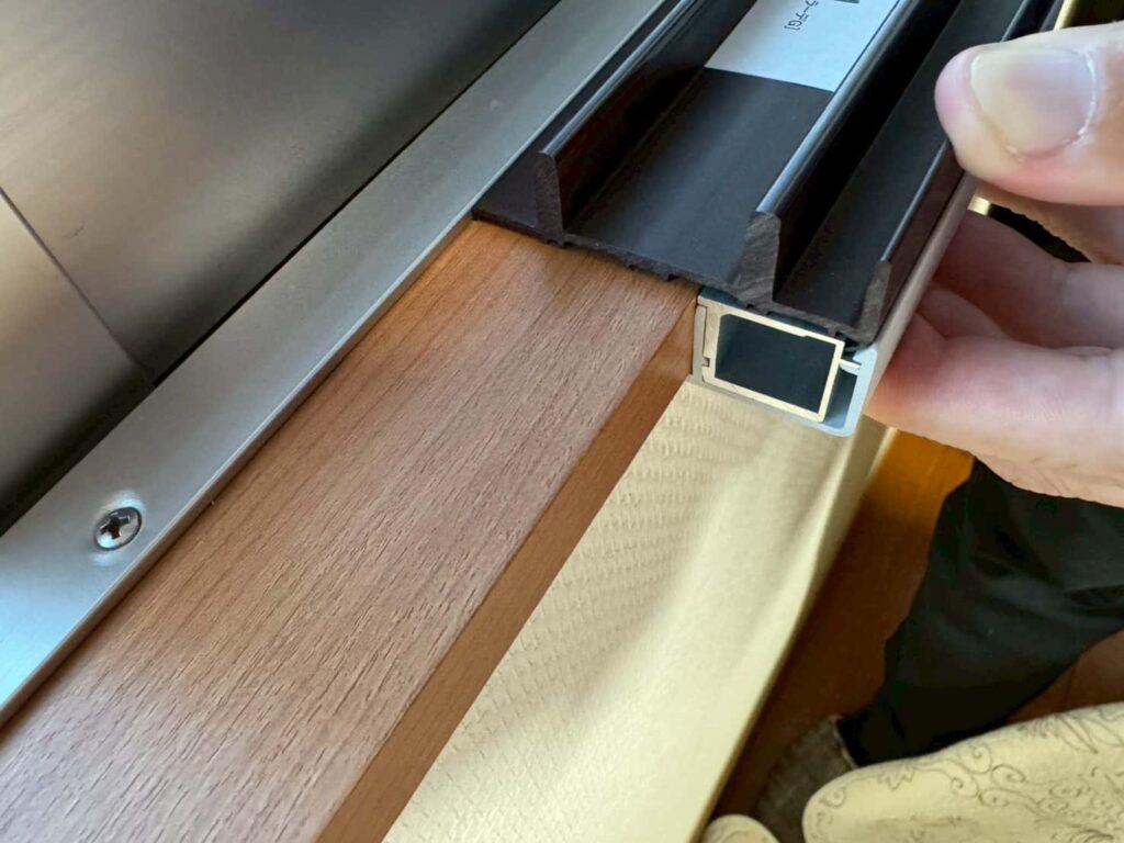 窓枠が狭くて幅が足りない