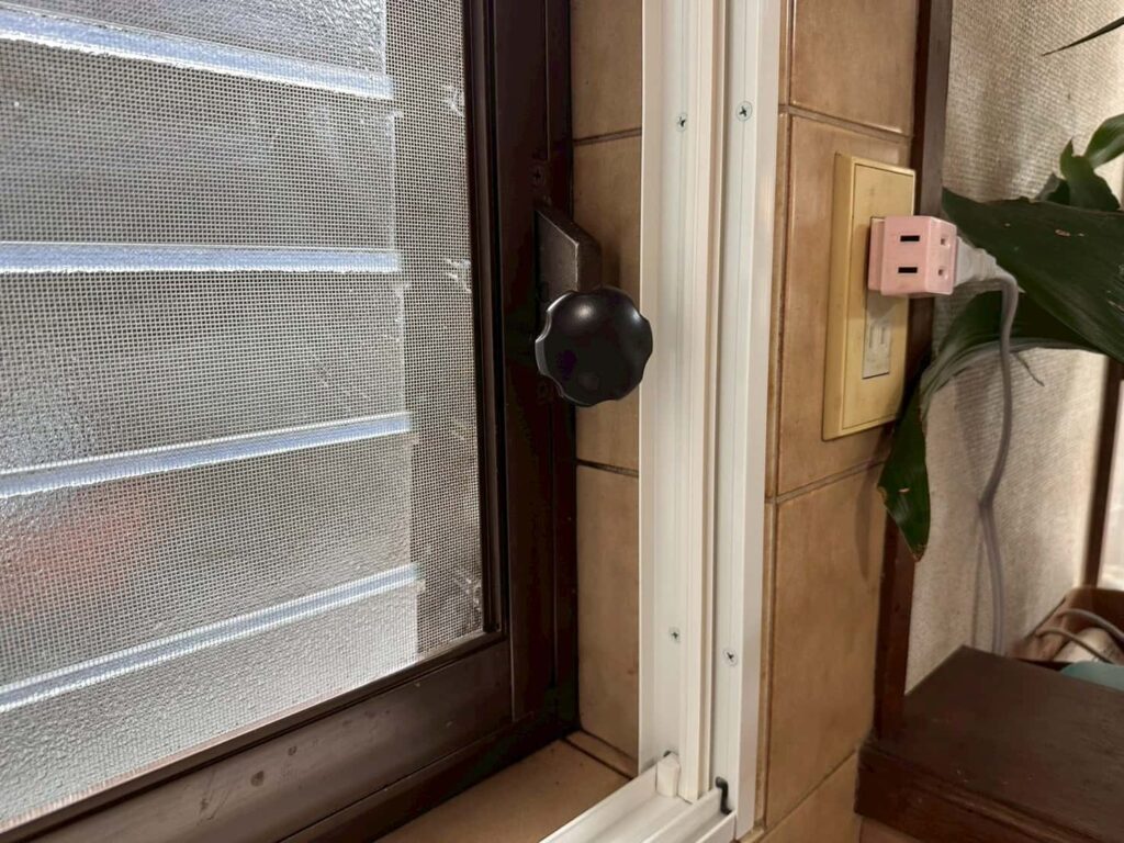 ハンドルが枠に干渉