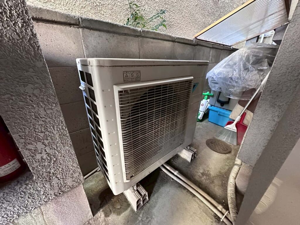 ヒートポンプ内部から水漏れ